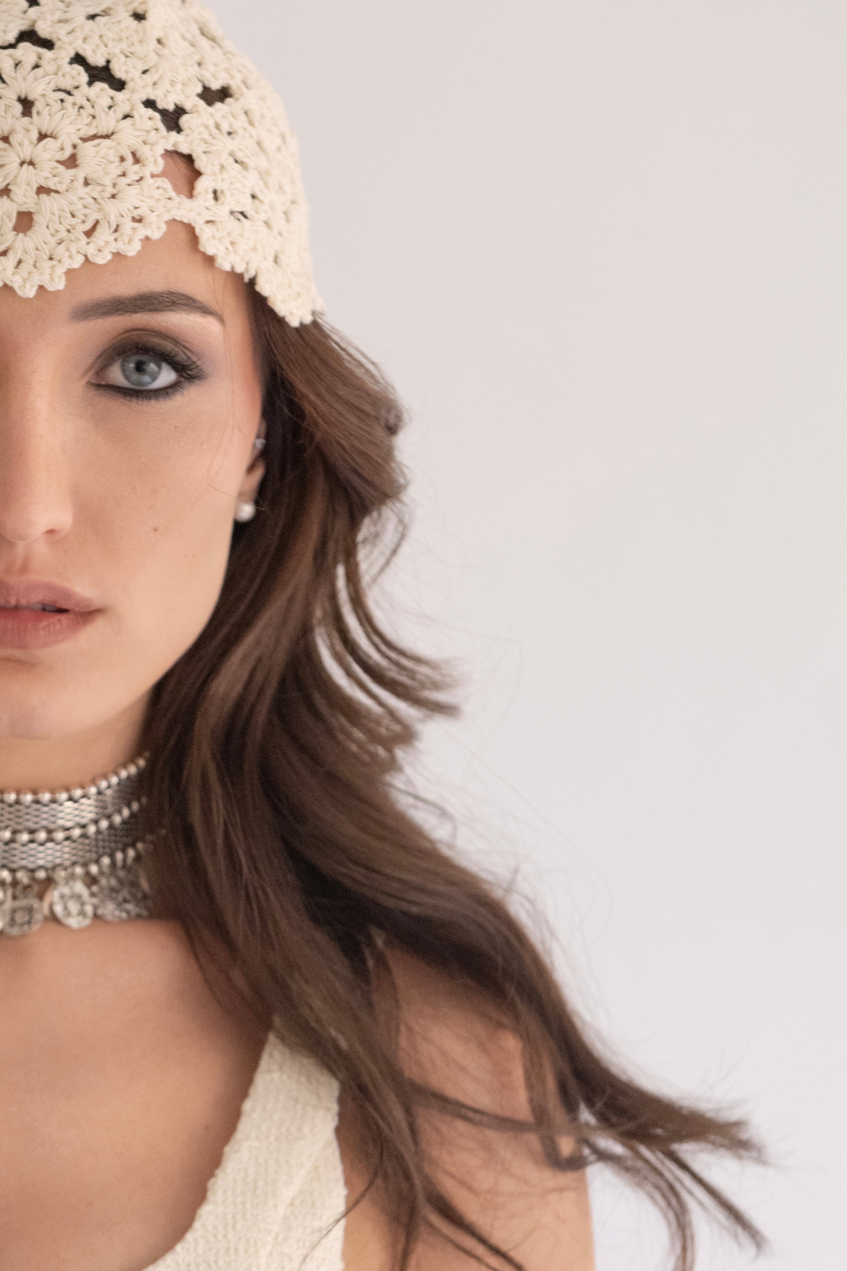 Cappellino all'Uncinetto con Fiori
