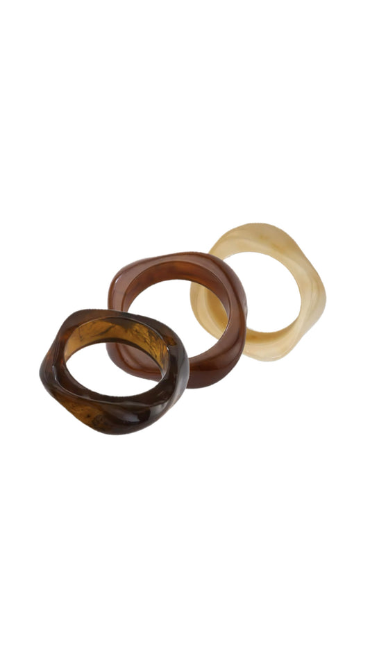Tris di bracciali marroni